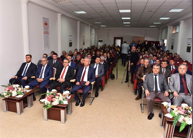 Kadın Öğreniyor Fidanlar Çiçek Açıyor