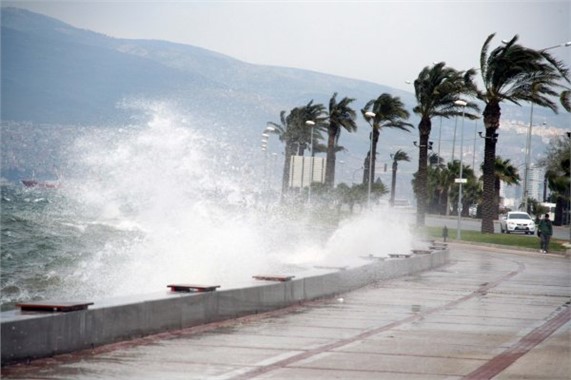 Akdeniz de Fırtına