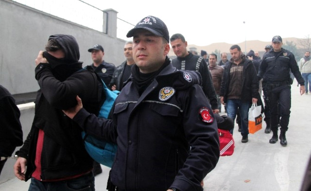 Mersin'de ByLock Kullanan 18 Polis Tutuklandı