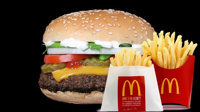 MC Donald's Hamburgerlerinin İçindeki Köfte Etten Değil Hayvan Yağı Hamuru ve Amonyaktan Oluşuyor