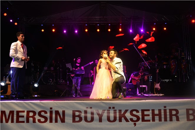 Ceceli Mersin Konserinde Lösemi Hastası Hayranı İle Buluştu
