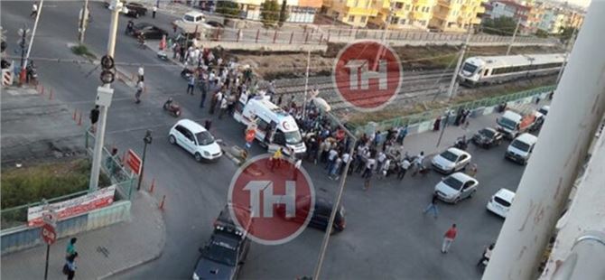 Mersin'de Tren Kazası, Tren Hemzemin Geçitte Motorsikletli Gence Çarptı