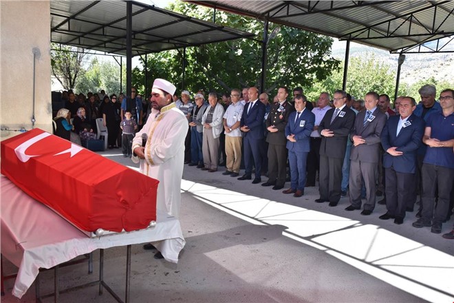 Vali Su, Emekli Vali-Müsteşar Durmuş Yalçın’ın Cenaze Törenine Katıldı