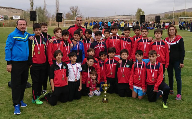 Mersin'de Çocuk Polisi Futbol Takımı Üçüncü Oldu