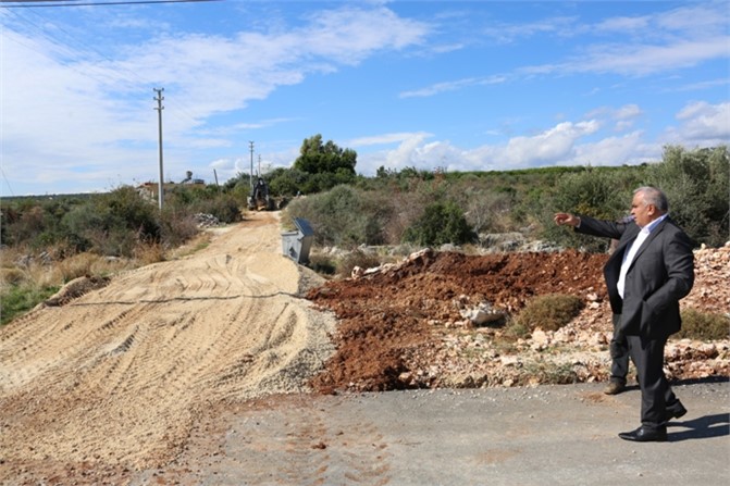Başkan Tollu, Yoğun Yağıştan Sonra Erdemli'de İncelemelerde Bulundu