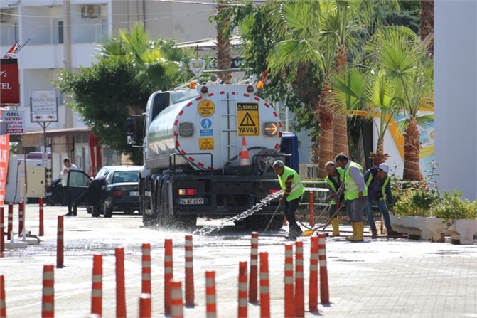 Başkan Tollu, Yoğun Yağıştan Sonra Erdemli'de İncelemelerde Bulundu