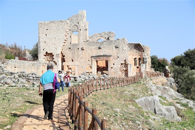 Mersin Sembolleri Tuvallerde Can Buluyor