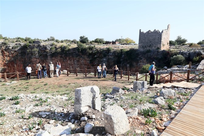 Mersin Sembolleri Tuvallerde Can Buluyor