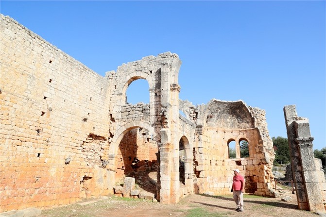 Mersin Sembolleri Tuvallerde Can Buluyor