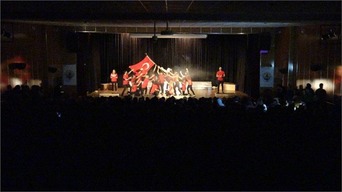 Erdemli’de Atatürk Sevgisi Sahnelendi ''Şu Çılgın Türkler''