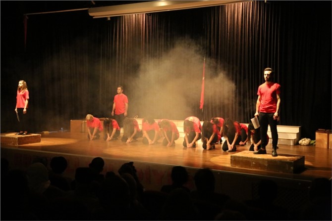 Erdemli’de Atatürk Sevgisi Sahnelendi ''Şu Çılgın Türkler''