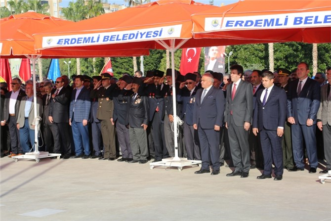 Erdemli’de Atatürk Sevgisi Sahnelendi ''Şu Çılgın Türkler''