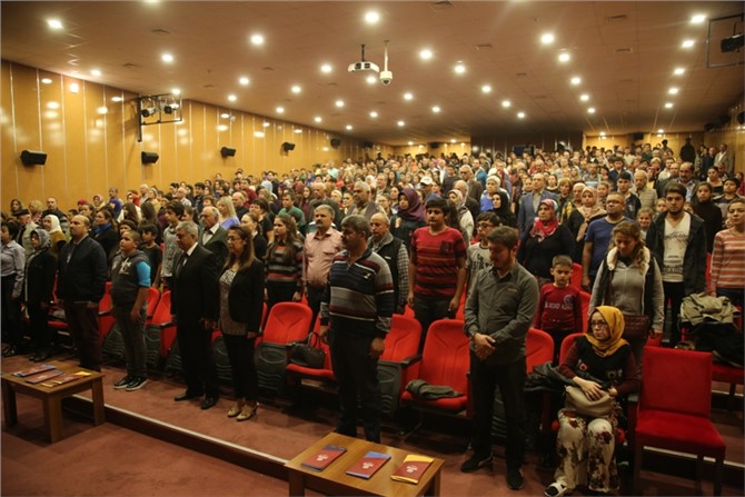 Erdemli’de Atatürk Sevgisi Sahnelendi ''Şu Çılgın Türkler''