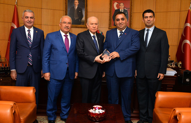 Başkan Can, Efqm Mükemmellikte Başarı Ödülünü Dr. Devlet Bahçeli'ye Takdim Etti