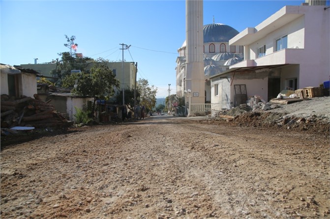 Erdemli Belediyesi Hizmette Çığır Açıyor, Sarıyer Mahallesinde Sıcak Asfalt Sevinci