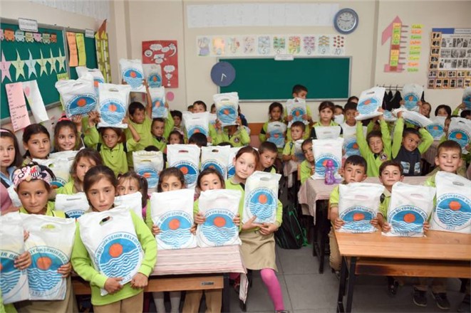 Mersin Büyükşehir, Eğitime Yardımı Esirgemiyor