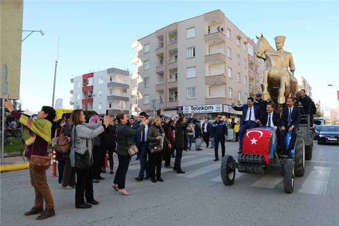 Atatürk’ün Dünya Küresi Üzerindeki 11 Metrelik Heykeli, Toroslar’ı Selamlıyor