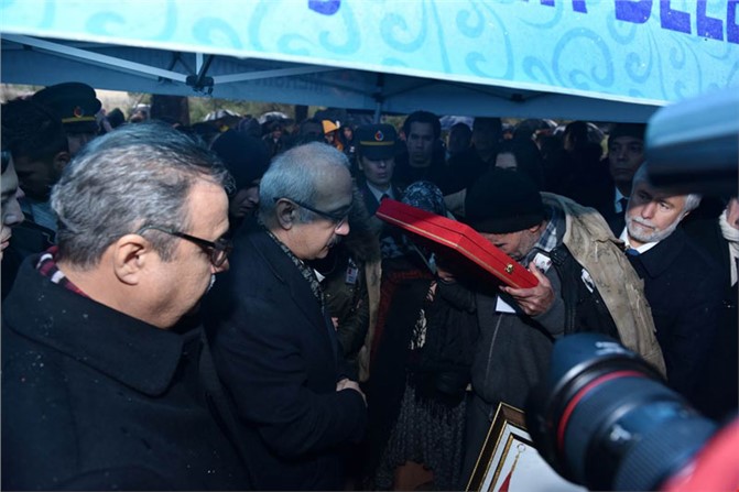 Mersinli Şehit Durmuş Tek’i Son Yolculuğuna Binler Uğurladı