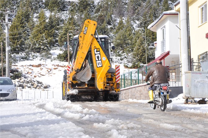 Toroslar Belediyesi, Yaylalarda Kar Mesaisine Başladı