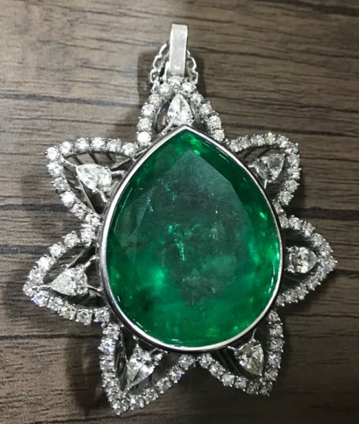 Mersin'de 1 Milyon Dolarlık Zümrüt Taş Ele Geçirildi