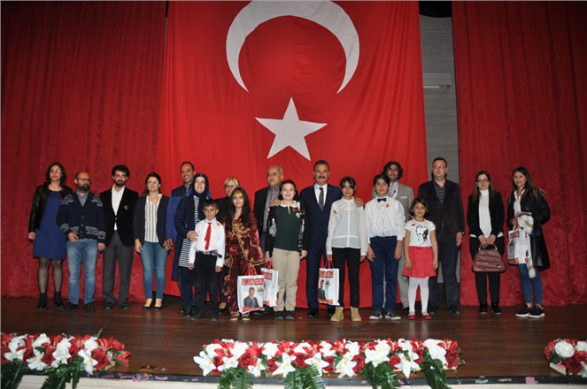 Toroslar’da Öğrenciler, İstiklal Marşı’nı En Güzel Okumak İçin Yarıştı