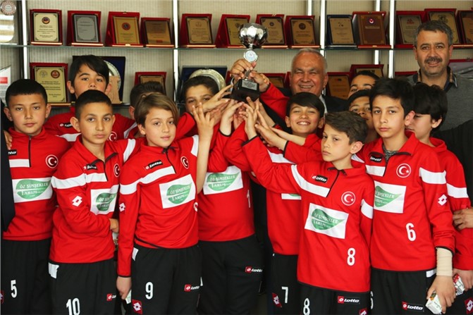 Şampiyon Sporculardan Başkan Tollu’ya Ziyaret