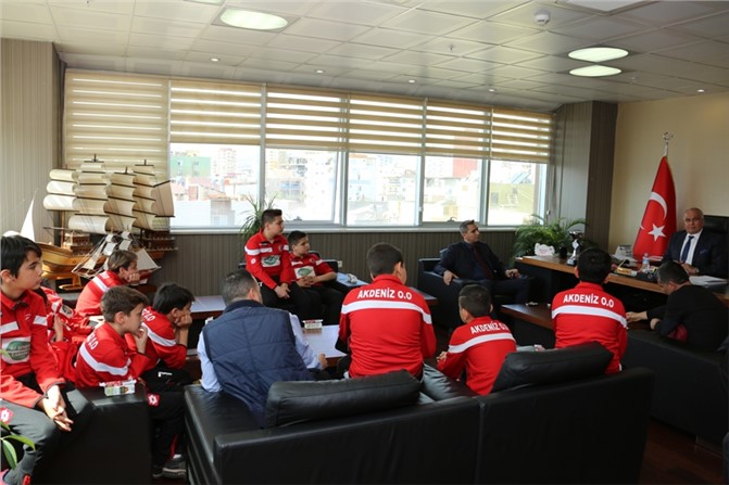 Şampiyon Sporculardan Başkan Tollu’ya Ziyaret