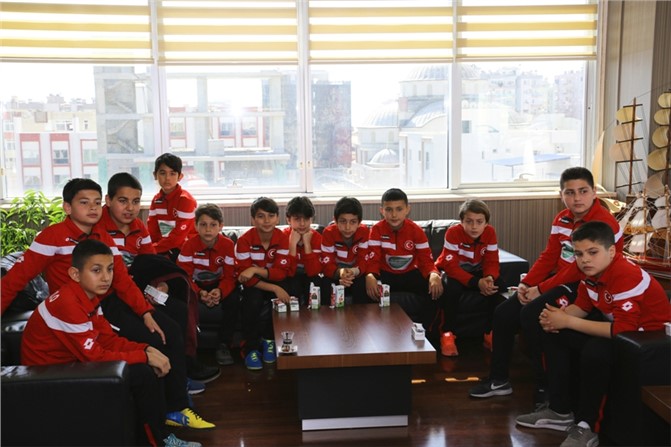 Şampiyon Sporculardan Başkan Tollu’ya Ziyaret