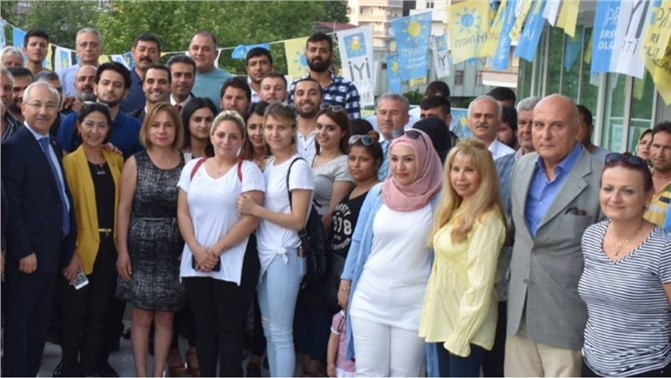 Mersin'de İyi Parti'ye Toplu Katılım