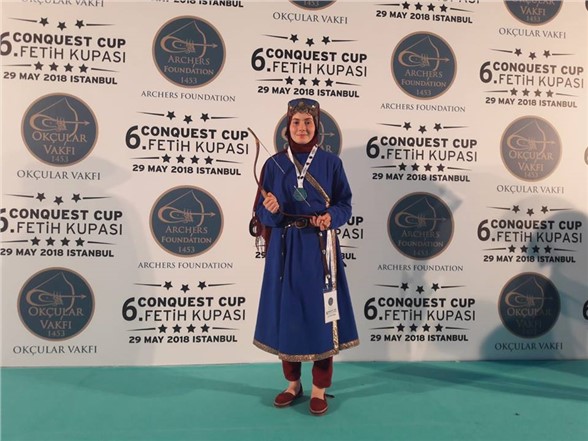 Tarsus Kutalmışoğlu Geleneksel Okçuluk Kulübünden Fatma Durmaz Genç Bayanlar Kategorisinde 1.Oldu