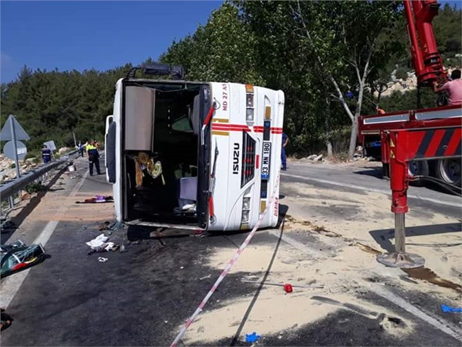 Mersin'de Tarım İşçilerini Taşıyan Araç Kaza Yaptı