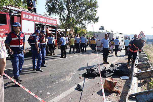 Mersin'de Tarım İşçilerini Taşıyan Araç Kaza Yaptı
