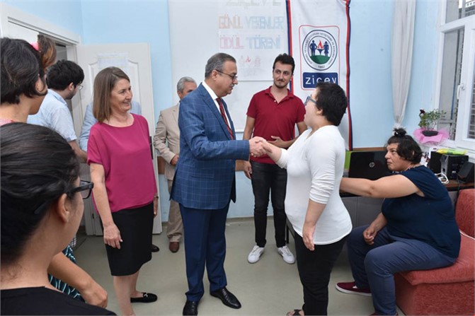 Vali Su SODES Kapsamında Eğitim Gören Zihinsel Yetersiz Kursiyerler ve Aileleriyle Buluştu