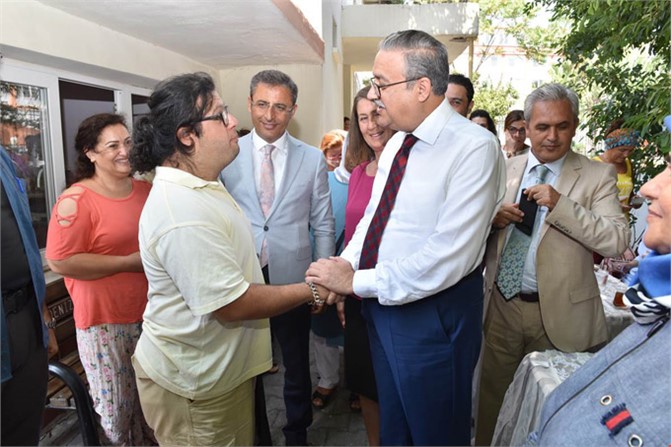 Vali Su SODES Kapsamında Eğitim Gören Zihinsel Yetersiz Kursiyerler ve Aileleriyle Buluştu