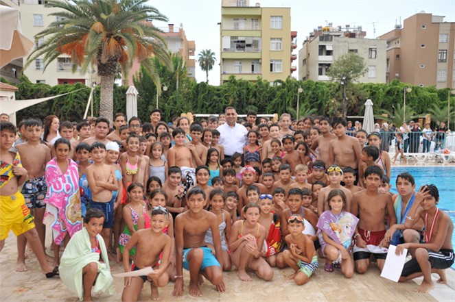 Mersin Tarsus'ta Faaliyet Gösteren, Tarsus Su Parkta Yüzme Kursiyerlerine Sertifika Heyecanı Yaşandı