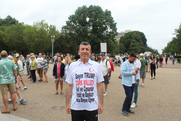Mersinli Doktordan Trump'a Beyaz Saray Önünde Protesto
