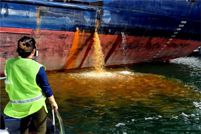 Mersin'de Denizi Kirleten Gemilere 7 Milyon 386 Bin Lira Ceza Kesildi