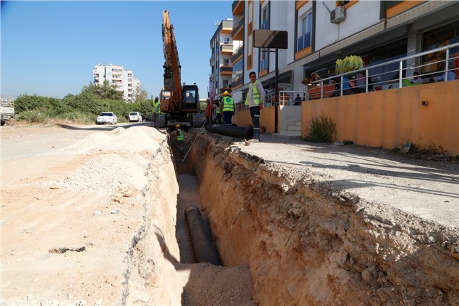 Mezitli İlçesi Batı Havzası 2. Kademe Kanalizasyon Hatlarının Yapımı Devam Ediyor