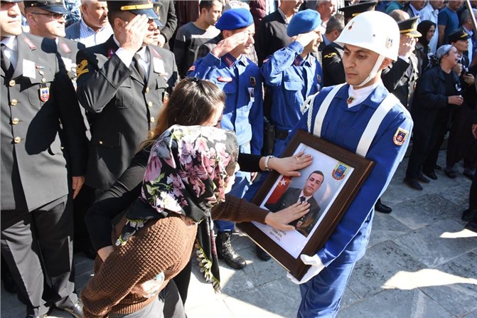 Rahatsızlık Sonusu Hayatını Kaybeden Uzman Çavuş Mustafa Hoş Tarsus'ta Toprağa Verildi