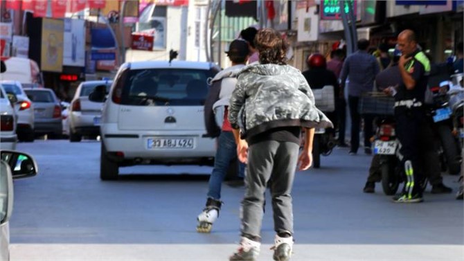 Mersin'de Patenli Gençler Faciaya Davetiye Çıkarıyorlar