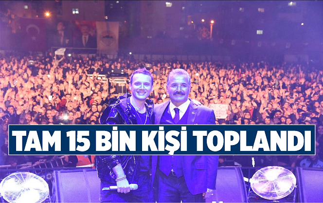 Mersin'in Toroslar İlçesinde Edis Konserini 15 Bin Kişi İzledi