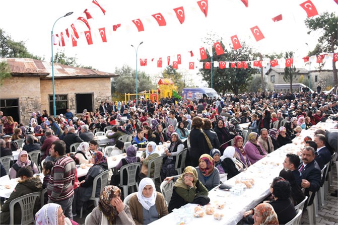 Alibeyli Mahallesi’nde Yapılan Hizmet Bilgilendirme Toplantısı ve Köy Şenliği’nde Başkan Can’a Yoğun İlgi