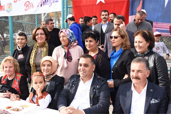 Alibeyli Mahallesi’nde Yapılan Hizmet Bilgilendirme Toplantısı ve Köy Şenliği’nde Başkan Can’a Yoğun İlgi