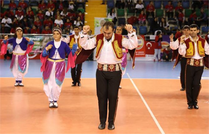 Mersin'de Özel Öğrenciler Sokak Oyunları Şenliği İle Eğlendi