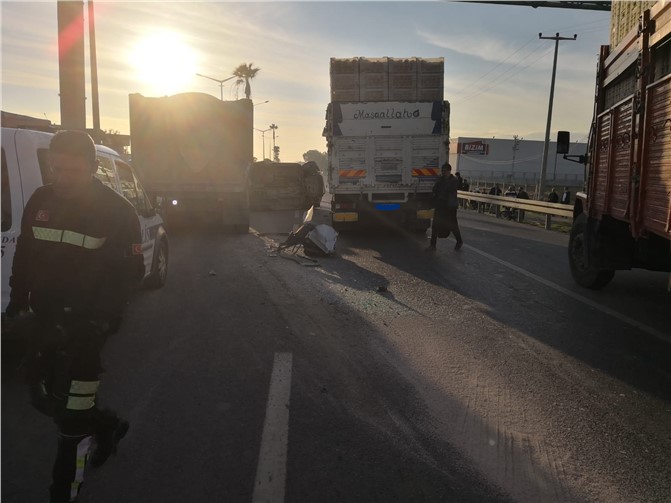 D400 Karayolu Tarsus-Mersin İstikametinde Zincirleme Trafik Kazası; 2 Kamyon 1 Otomobil Çarpıştı