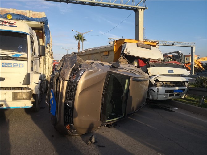 D400 Karayolu Tarsus-Mersin İstikametinde Zincirleme Trafik Kazası; 2 Kamyon 1 Otomobil Çarpıştı
