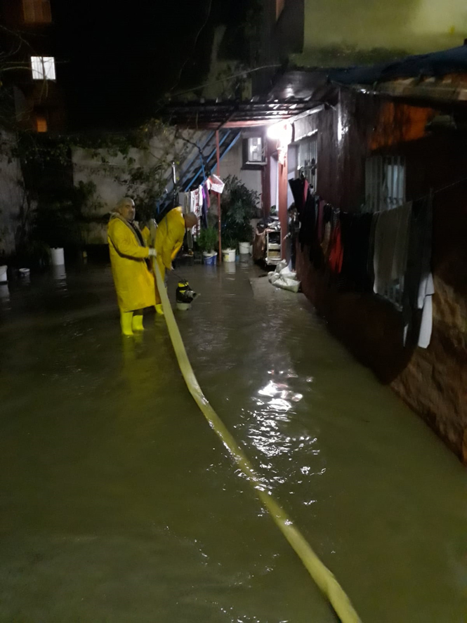 Mersin Akdeniz’de Şiddetli Yağışın Arından, Mağduriyetler Giderilip Yaralar Sarılıyor