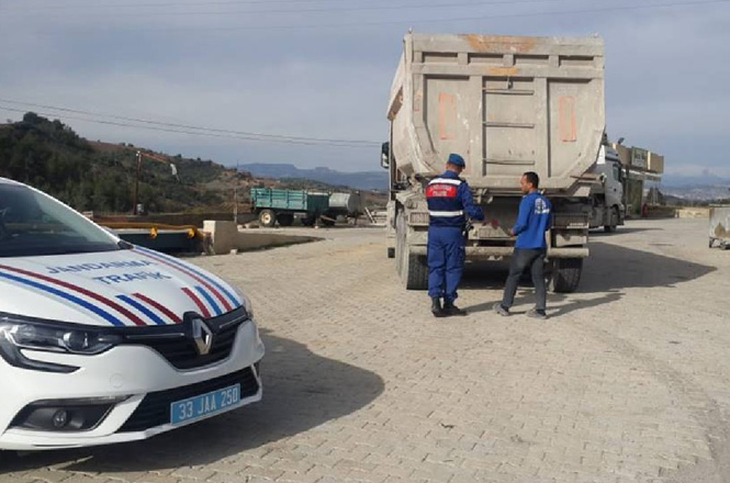 Mersin'de Jandarmadan Trafik Denetimleri: 11 Bin 449 Araç Kontrol Edildi