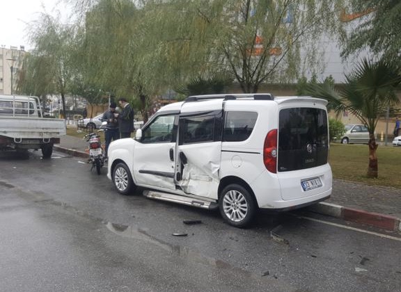 Mersin Tarsus’ta Tamir Ettiği Arabayı Test İçin Yola Çıkan Usta 5 Araca Çarptı