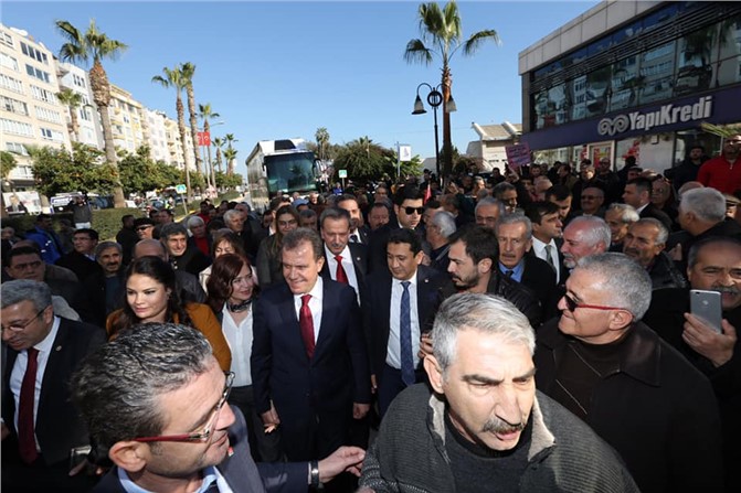 CHP Mersin Büyükşehir Belediye Başkan Adayı Vahap Seçer'i Binler Karşılıyor
